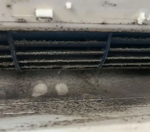 铁山港空调吹的风有股烧焦味是怎么回事